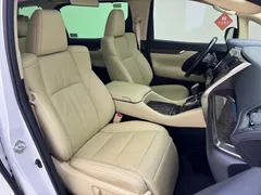 2021 Toyota Alphard Hybrid 2.5L Premium, белый — фото 12