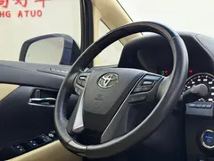 2021 Toyota Alphard Hybrid 2.5L Premium, белый — фото 13