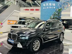 2023 BMW X7 xDrive40i, чёрный — фото 1