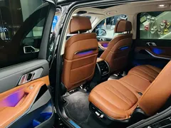 2023 BMW X7 xDrive40i, чёрный — фото 8