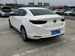 2022 Mazda 3 2.0L AT, белый — фото 24