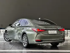 2022 Lexus ES 200, зелёный — фото 6