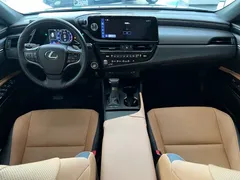 2022 Lexus ES 200, зелёный — фото 10