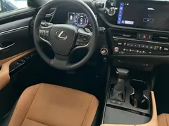 2022 Lexus ES 200, зелёный — фото 11
