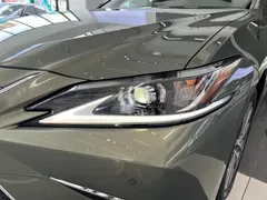 2022 Lexus ES 200, зелёный — фото 19