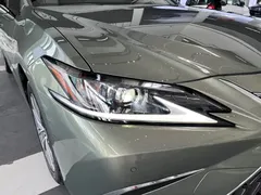 2022 Lexus ES 200, зелёный — фото 20