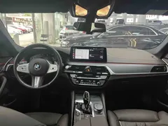 2022 BMW 5 Series 530Li Premium M Sport Package, чёрный — фото 5