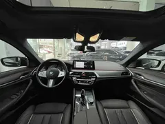 2022 BMW 5 Series 530Li Premium M Sport Package, чёрный — фото 12