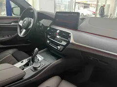 2022 BMW 5 Series 530Li Premium M Sport Package, чёрный — фото 18