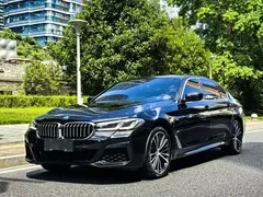 2022 BMW 5 Series 5 530Li M, чёрный — фото 1