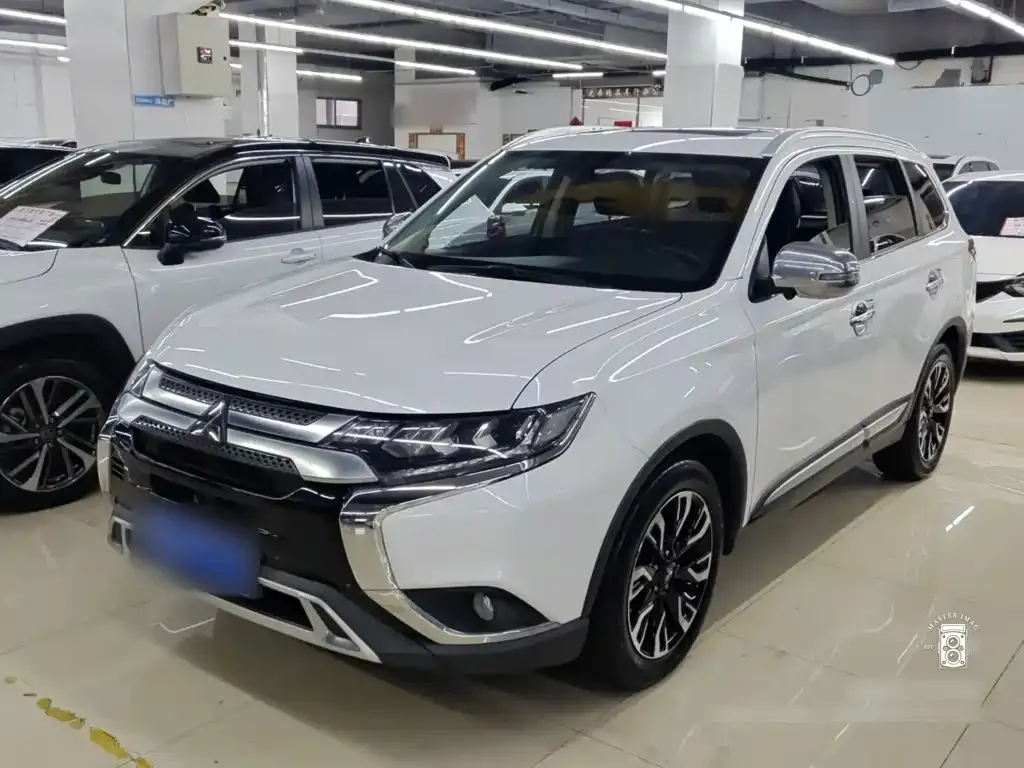 2020 Mitsubishi Outlander 2.4L 4WD 5