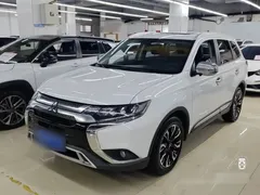 2020 Mitsubishi Outlander 2.4L 4WD 5, белый — фото 2