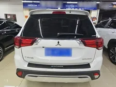 2020 Mitsubishi Outlander 2.4L 4WD 5, белый — фото 6