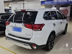 2020 Mitsubishi Outlander 2.4L 4WD 5, белый — фото 7