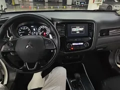 2020 Mitsubishi Outlander 2.4L 4WD 5, белый — фото 10