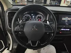 2020 Mitsubishi Outlander 2.4L 4WD 5, белый — фото 11
