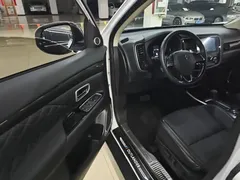 2020 Mitsubishi Outlander 2.4L 4WD 5, белый — фото 15