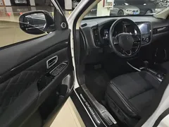 2020 Mitsubishi Outlander 2.4L 4WD 5, белый — фото 16