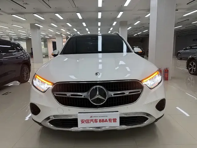 2023 Mercedes-Benz GLC 260 L 4MATIC Sport 5-seat