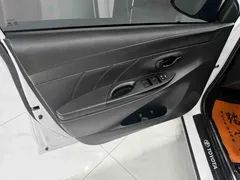 2022 Toyota Yaris L Zhixuan X 1.5L CVT Leading Plus, белый — фото 10