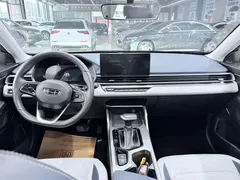 2022 Geely Emgrand 4 1.5L CVT — фото 5
