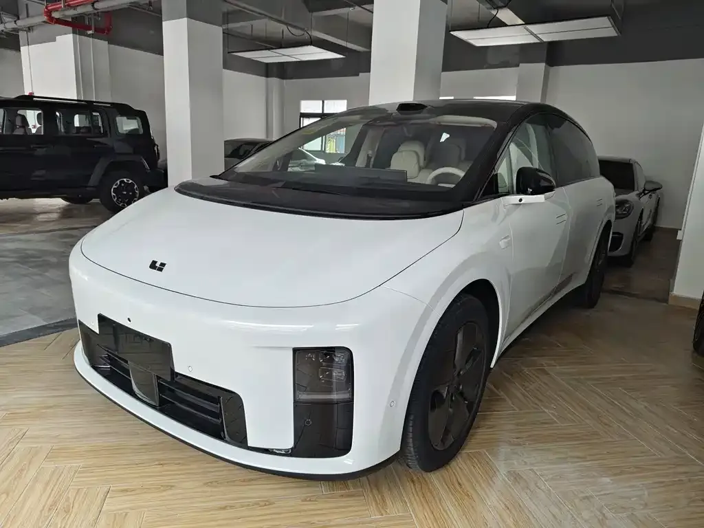 2025 Li Auto i8 Standard