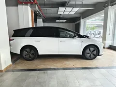 2025 Li Auto i8 Standard, белый — фото 8