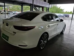 2023 Mazda 3 2.0L AT, белый — фото 7