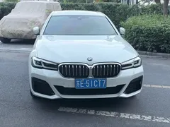 2023 BMW 5 Series 530Li Leading M Sport Package, белый — фото 4