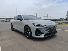 2022 Changan UNI-V 1.5T — фото 3