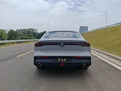 2022 Changan UNI-V 1.5T — фото 6