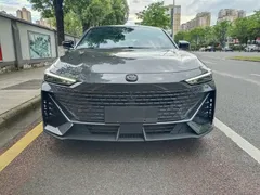 2022 Changan UNI-V 1.5T — фото 2