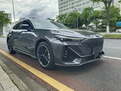 2022 Changan UNI-V 1.5T — фото 3