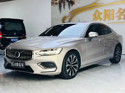 2023 Volvo S60 B4 Luxury