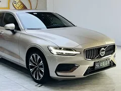 2023 Volvo S60 B4 Luxury — фото 4
