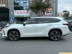 2021 Toyota Crown Kluger 2.5L HEV 4WD Luxury, белый — фото 3