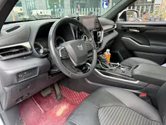 2021 Toyota Crown Kluger 2.5L HEV 4WD Luxury, белый — фото 7