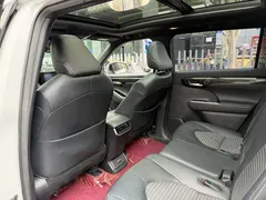 2021 Toyota Crown Kluger 2.5L HEV 4WD Luxury, белый — фото 11