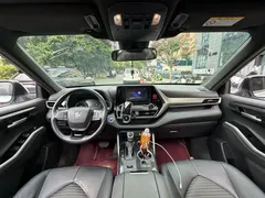 2021 Toyota Crown Kluger 2.5L HEV 4WD Luxury, белый — фото 13