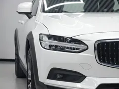 2021 Volvo V90 Cross Country B5 AWD, белый — фото 4