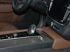 2021 Volvo V90 Cross Country B5 AWD, белый — фото 19