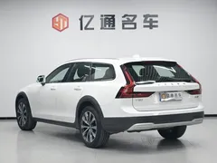 2021 Volvo V90 Cross Country B5 AWD, белый — фото 20
