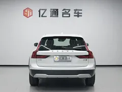 2021 Volvo V90 Cross Country B5 AWD, белый — фото 21