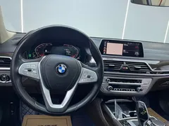 2021 BMW 7 Series 730Li Luxury Package, чёрный — фото 26