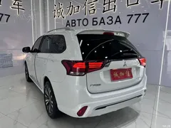 2021 Mitsubishi Outlander 2.0L 2WD 5, белый — фото 4