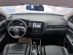 2021 Mitsubishi Outlander 2.0L 2WD 5, белый — фото 11