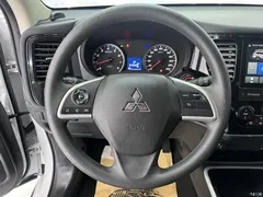 2021 Mitsubishi Outlander 2.0L 2WD 5, белый — фото 12