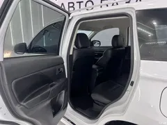 2021 Mitsubishi Outlander 2.0L 2WD 5, белый — фото 16