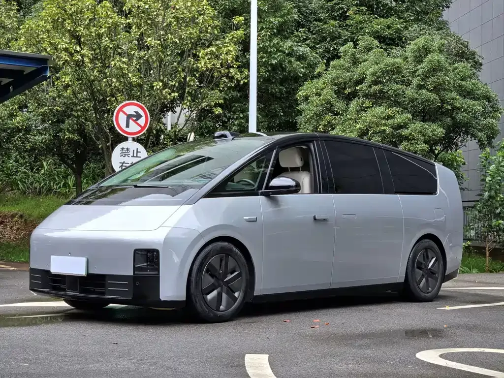 2024 Li Auto MEGA Ultra