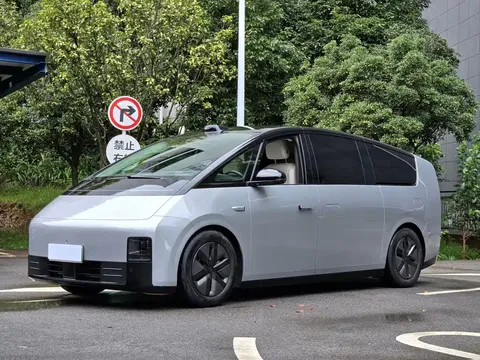 2024 Li Auto MEGA Ultra